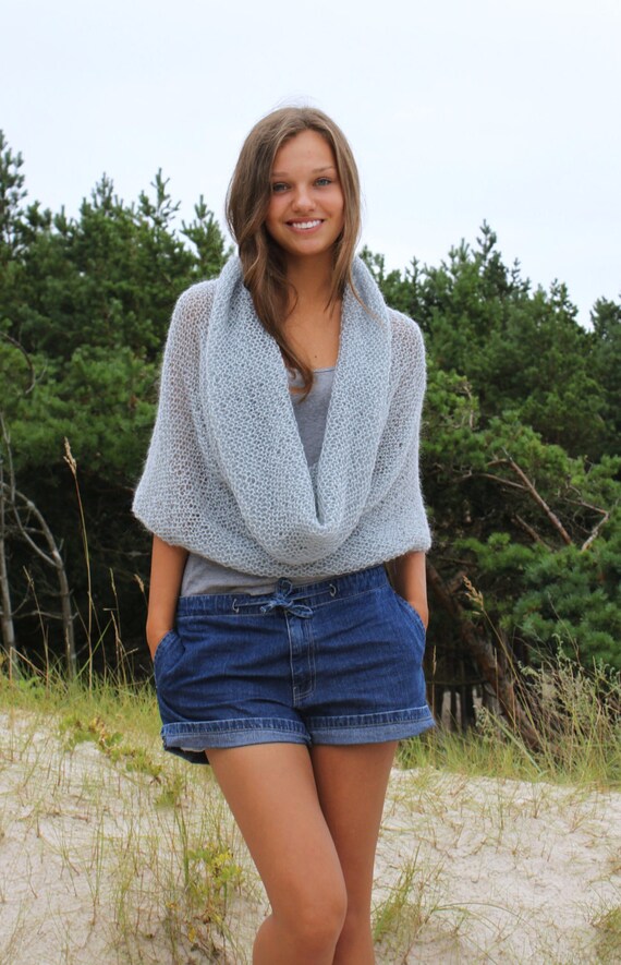 cowl in light grey