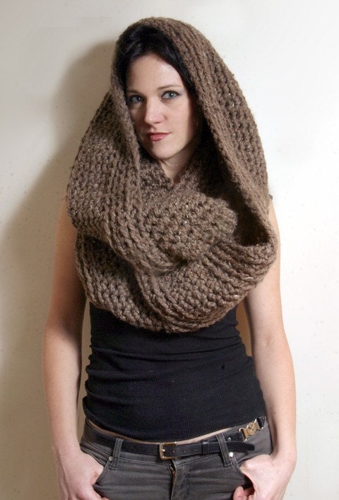 The New Yorker Circle Scarf in Barley/Taupe/Brown