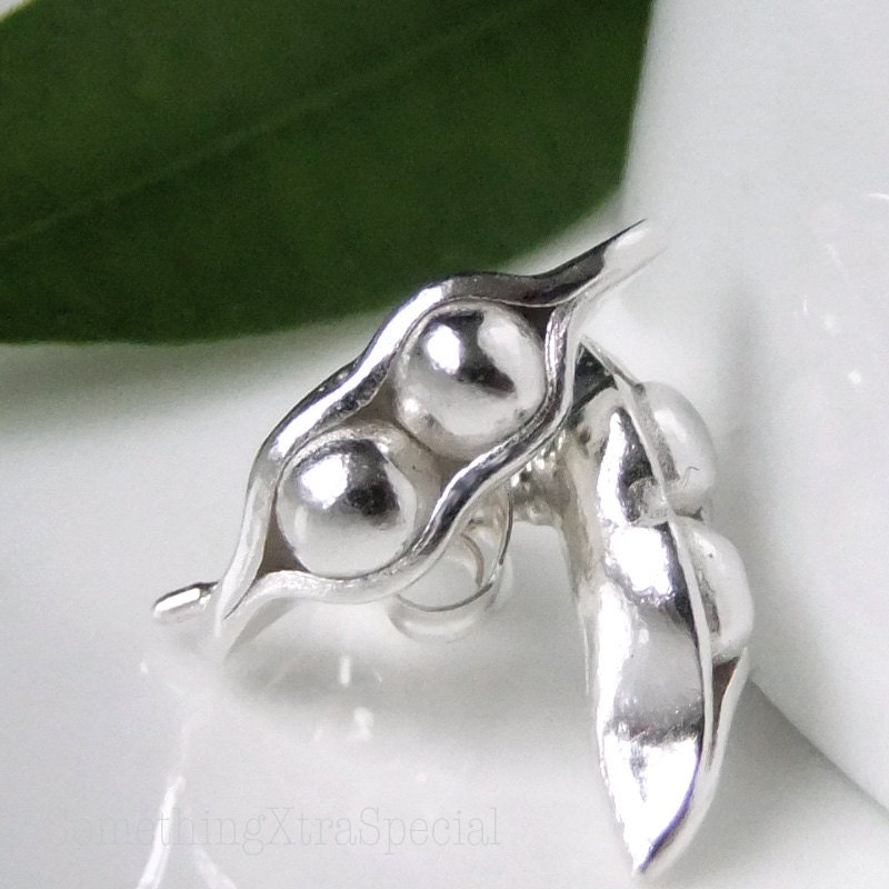 Pea pod Earrings, peas in a pod stud earrings, Mommy earrings, Hand crafted