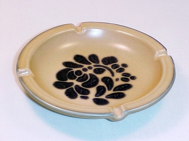 Vintage Ashtray, Pfaltzgraff Folk Art, Pottery