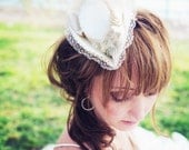 Wedding mini hat, ivory white bridal hat, feather hair piece, headpiece, vintage lace headband, Marie Antionette