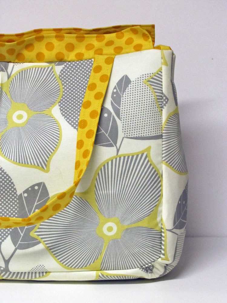 The Ashley DSLR/SLR Camera Purse in Linen Optic Blossom