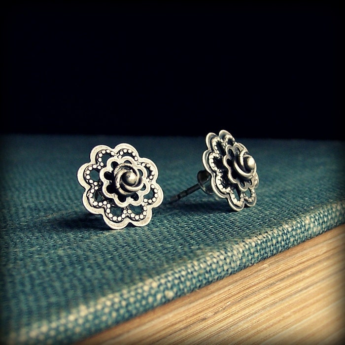 Sterling silver flower earrings, flower stud earring, rustic earrings, post earring, oxidized earrings, everyday earrings, filigree earrings