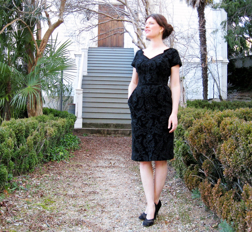 vintage 1950s dress / Black velvet Gorgeous 50s dress ornate Floral details with black beads