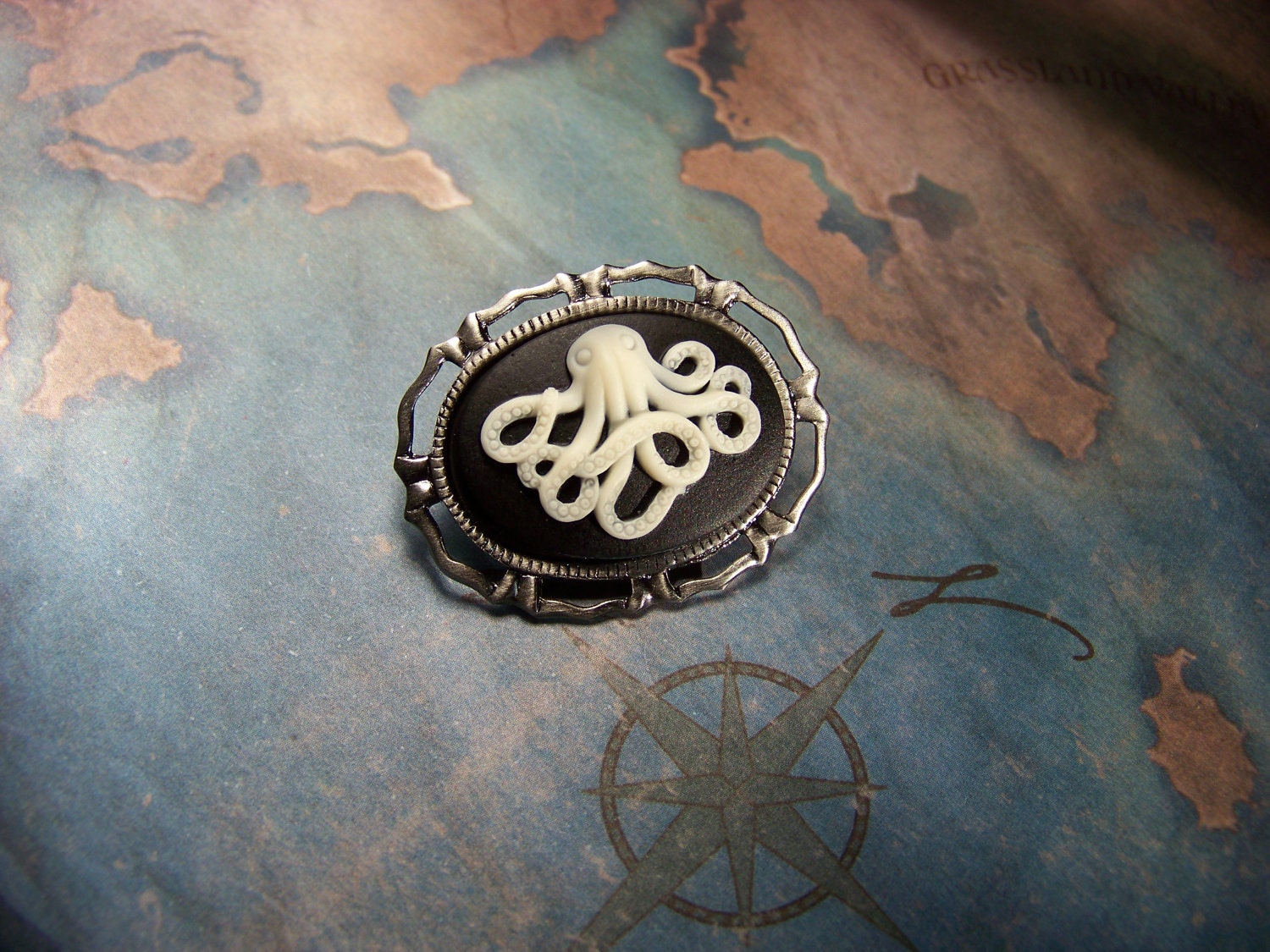 Octopi Cameo Pin