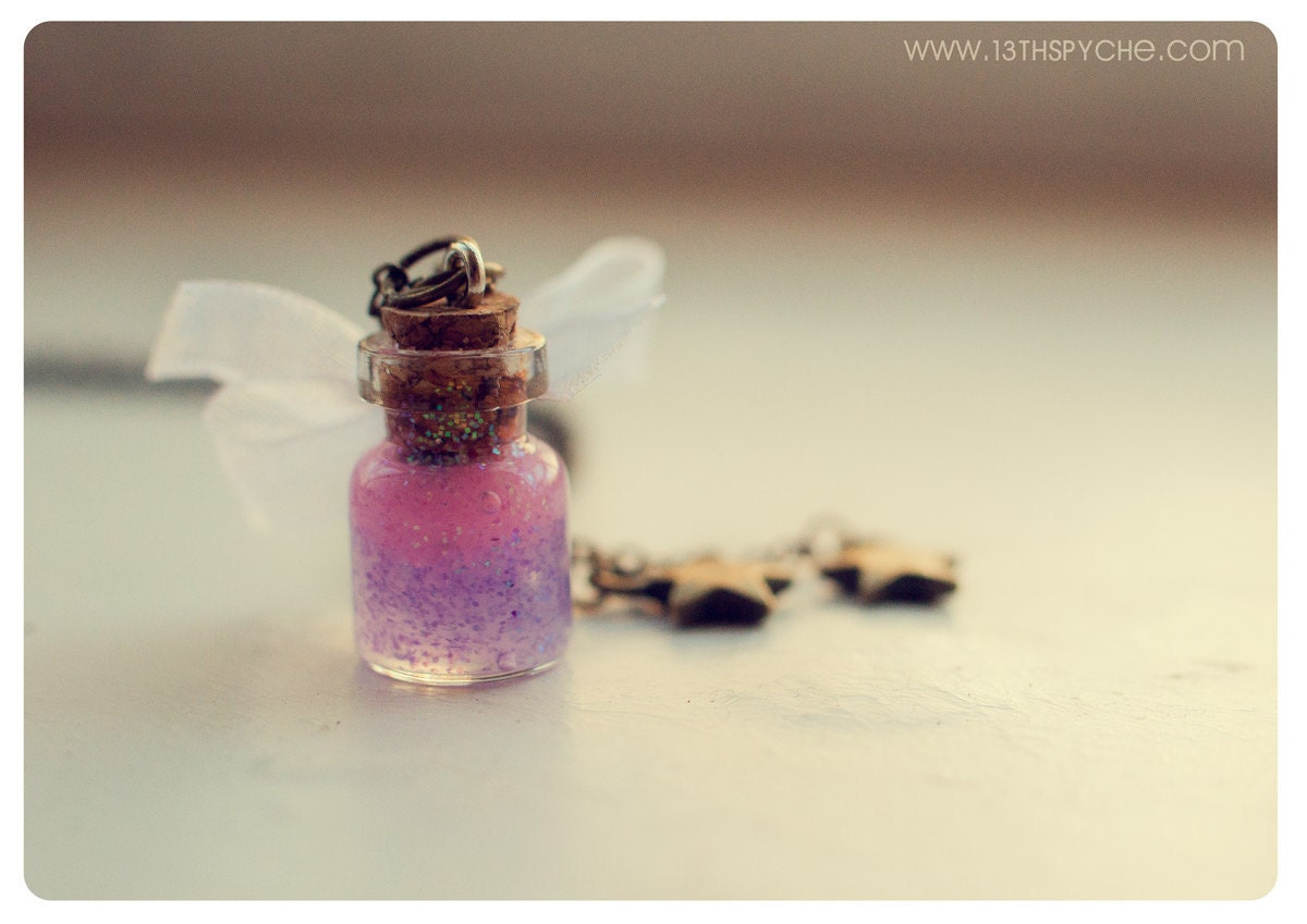 Cute White Lace glass Bottle Necklace, with glitter gel. CUSTOM GLITTER COLOR. Glass Vial necklace.glass Bottle Pendant miniature bottle