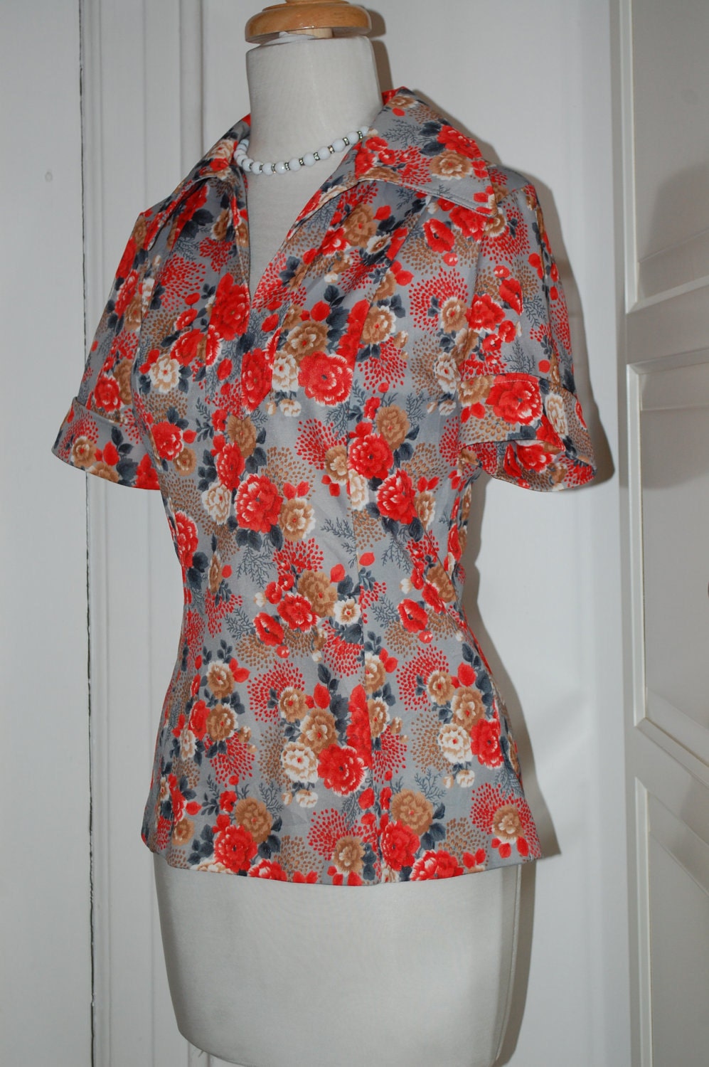 60s, 70s Shirt, Mod Floral Short Sleeve Top, 1960s, 1970s Shirt, Blouse, Nylon, Back Zip - S/M