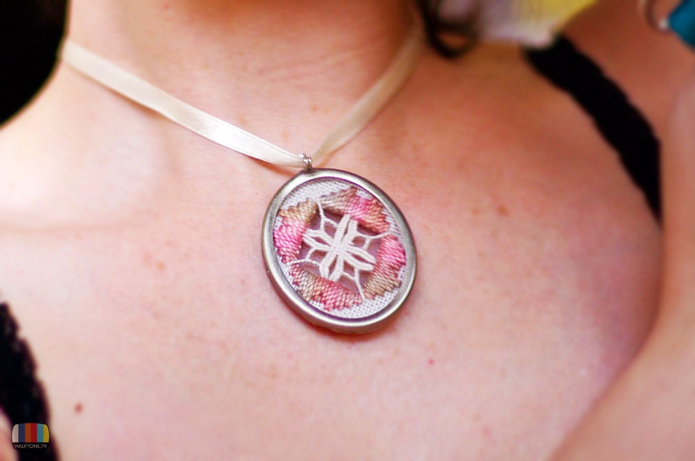 Hardanger Cutwork Pendant - Struvor (Rosette) Filling Stitch