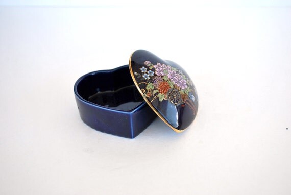 Vintage Porcelain Heartshaped Catchall Jewelry Box Trinket Box made in Japan Hand Painted