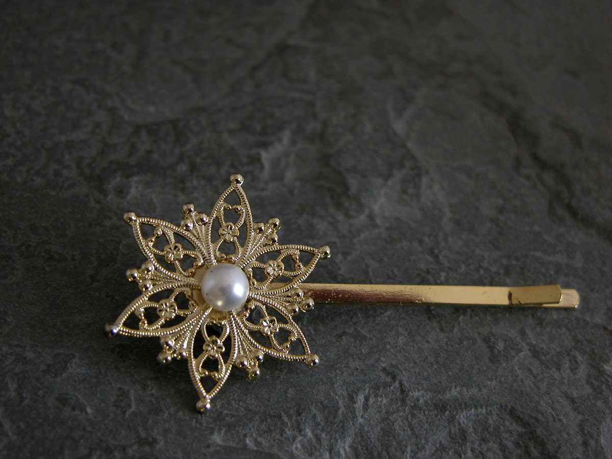 Gold Hair Pin, Bridesmaid Gift- Bridesmaid Flower Hair Pins - Bridal Gold Hair Pins with Pearls Vintage inspired Wedding
