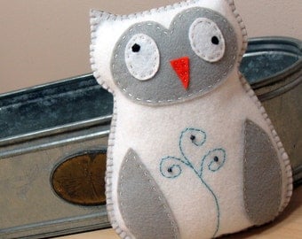 Stuffed Owl PATTERN - Sew by Hand Plush Felt Stuffed Animal PDF - Easy to Make - Snowy Owl