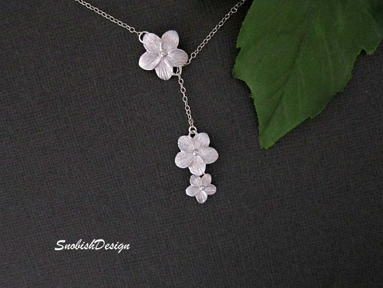 Daisy Necklace, Flower Jewelry, Dainty Silver Necklace, Mothers Necklace, delicate lariat necklace, simple jewelry, wedding jewelry