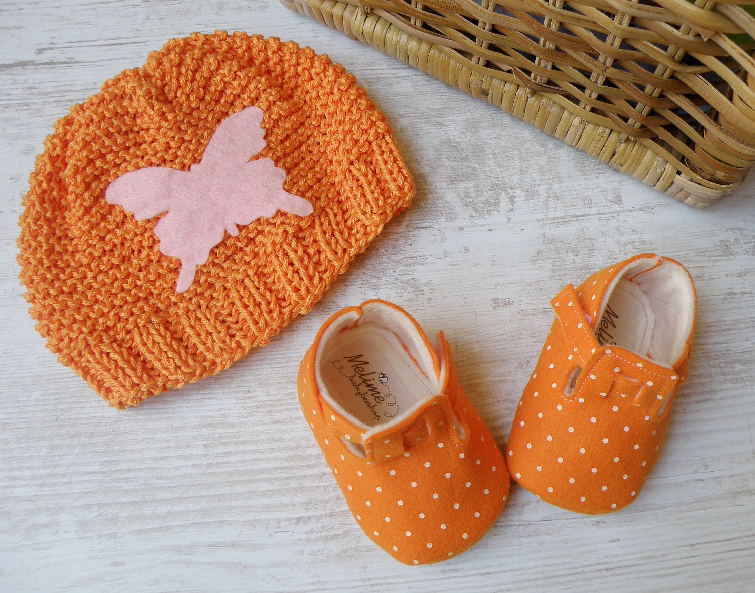 Baby shoes and hat gift set, orange and white polka dots set for babies 0-3 months