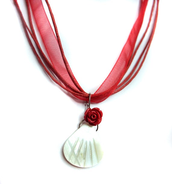 Shell Necklace Red Satin