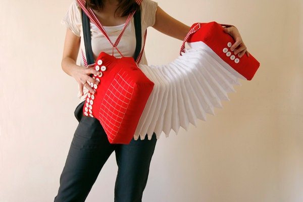 Accordeon rouge silencieux - quiet red accordion