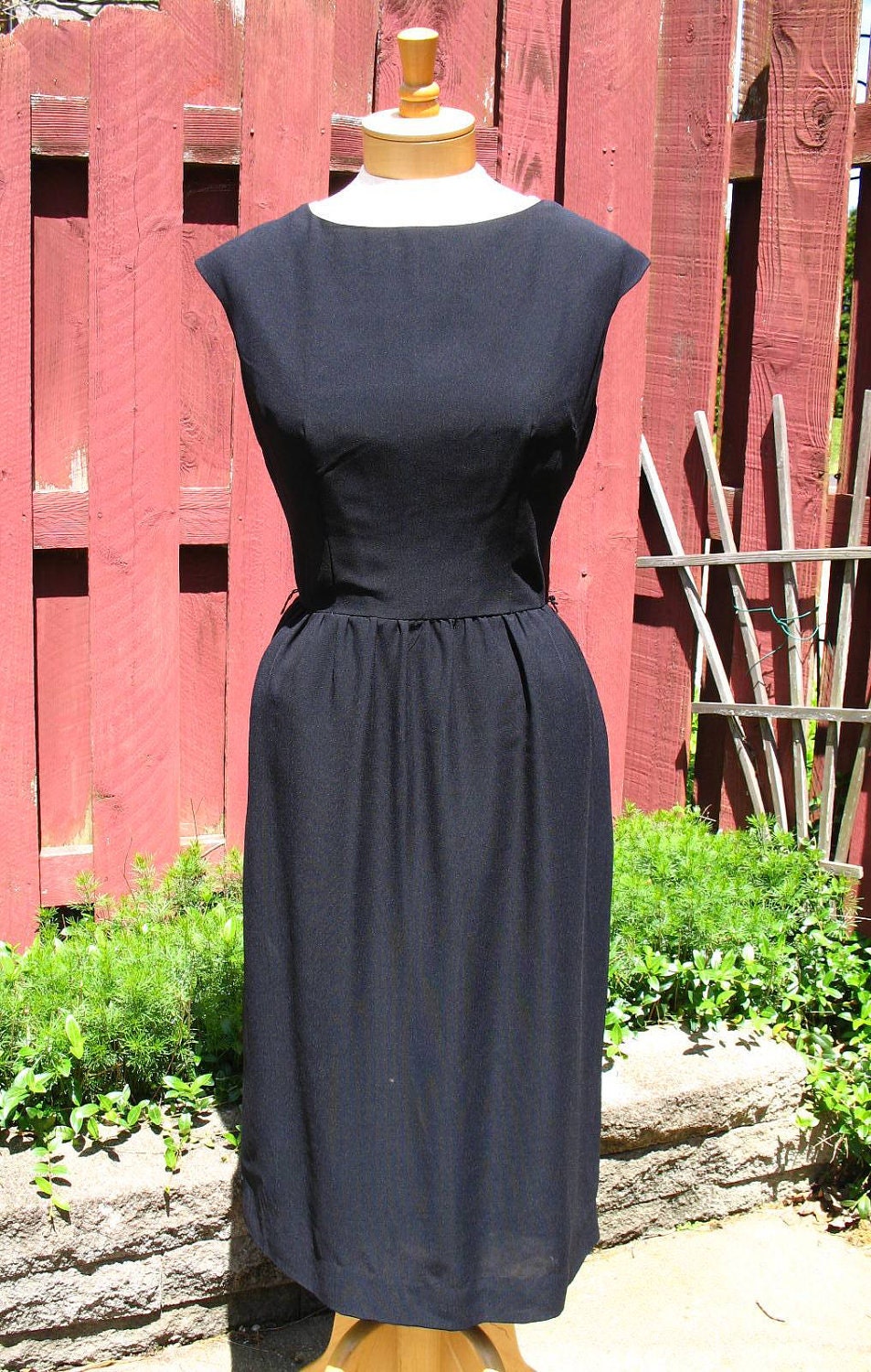 SALE Vintage 50s / Mad Men / Black / Rayon / Sleeveless / Wiggle Dress