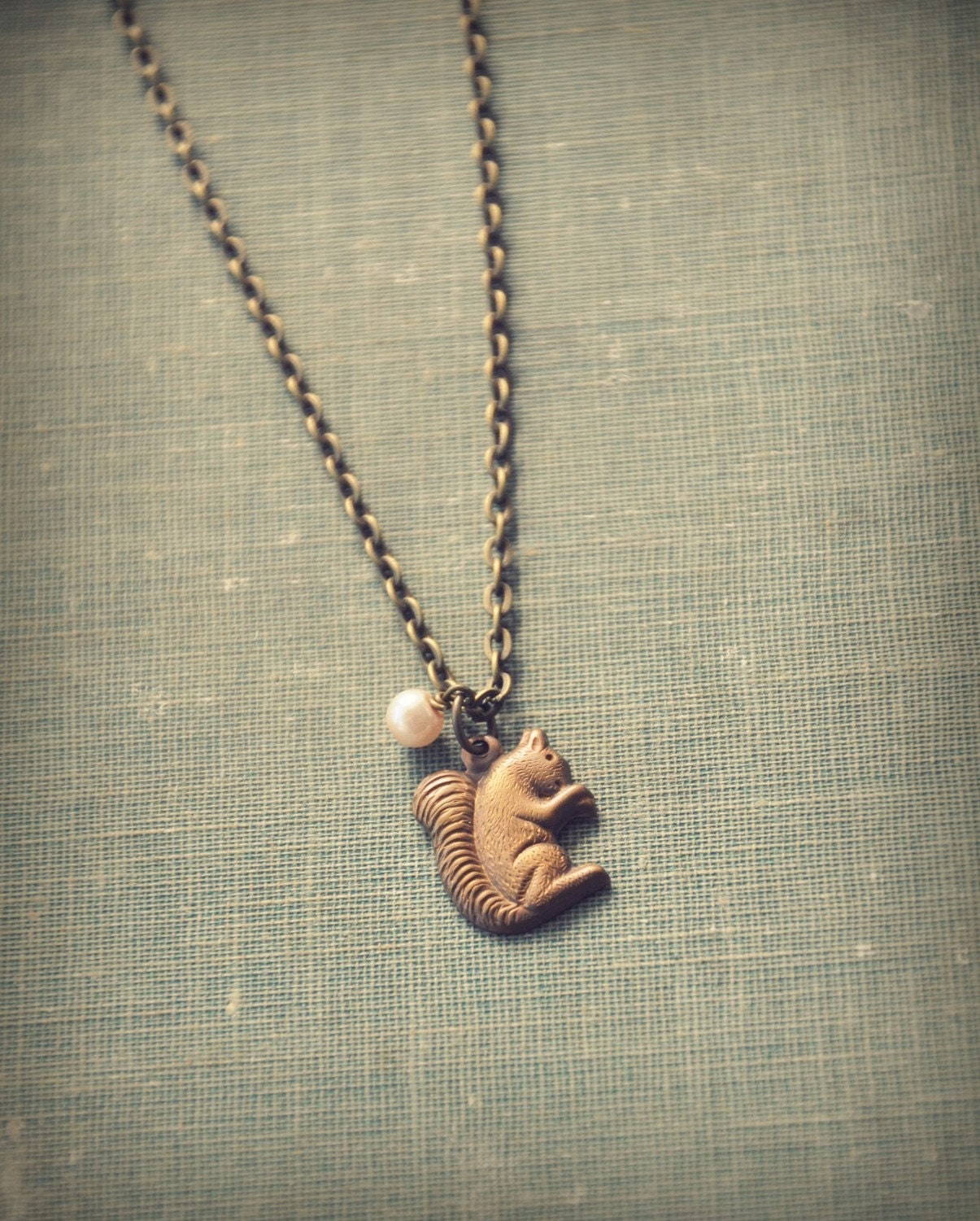 perle ecureuil necklace.