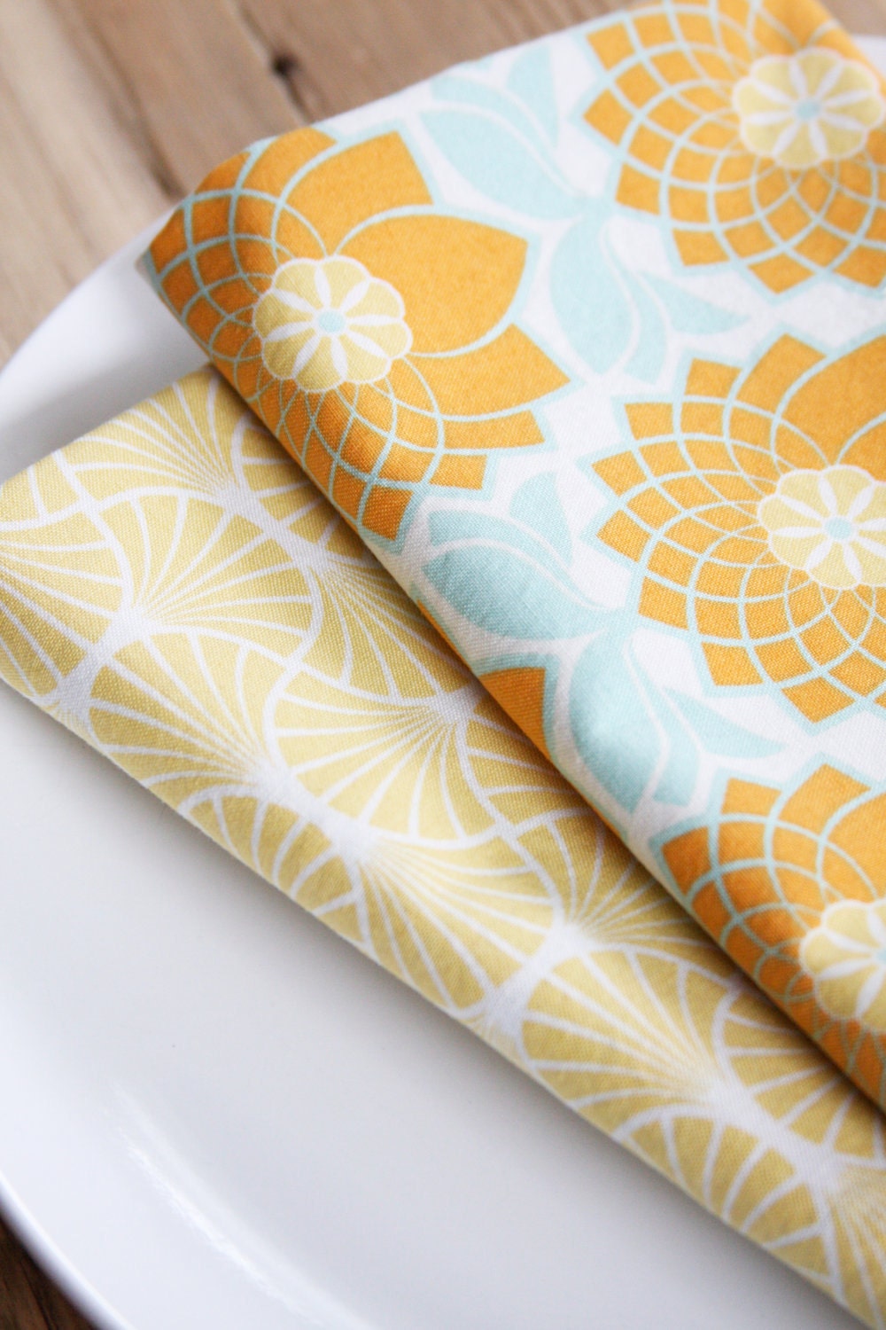Fabric Napkins - Orange Crysanthymum - Set of 4 Reversible Cloth