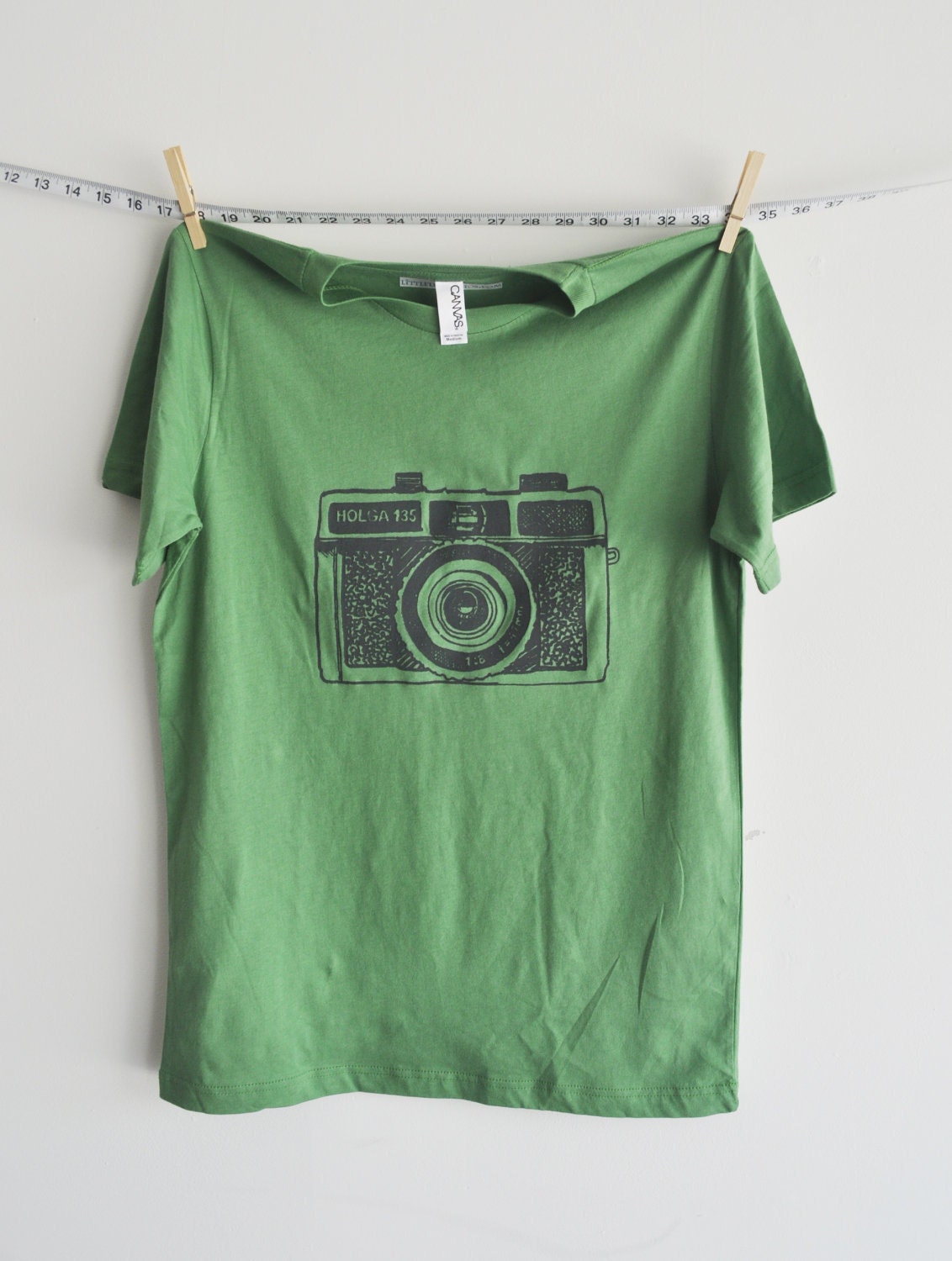 camera tshirt holga green unisex