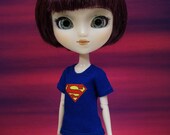 Momoko Pullip Barbie 27 cm Obitsu doll size Superman T shirt
