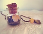 Woodland terrarium necklace. Fairy necklace. Miniature forest. Mushroom, leaf. Whimsical jewelry. Gift under. Mother day. Yellow, green