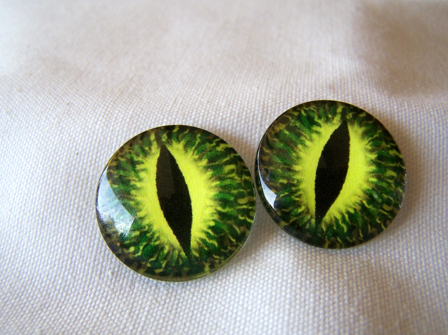 Dragon eyes 25mm glass eyes for jewelry or altered art