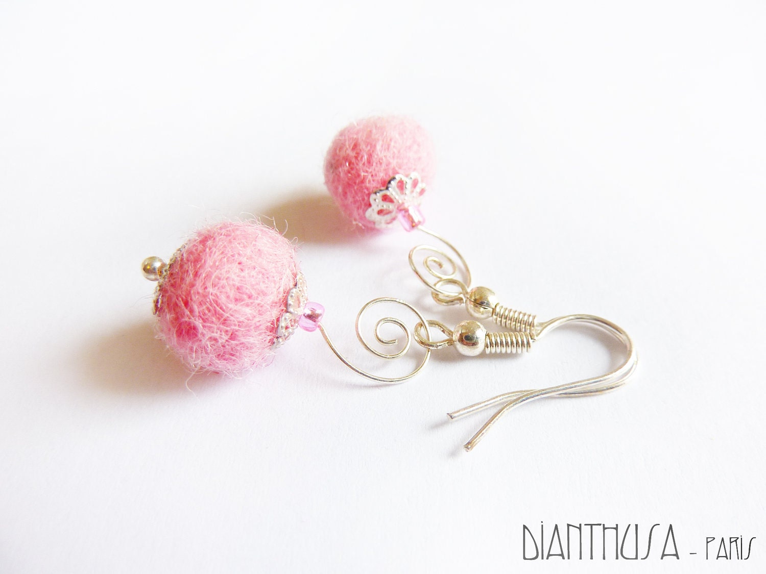 Pastel pink felted dangle earrings with vintage style.