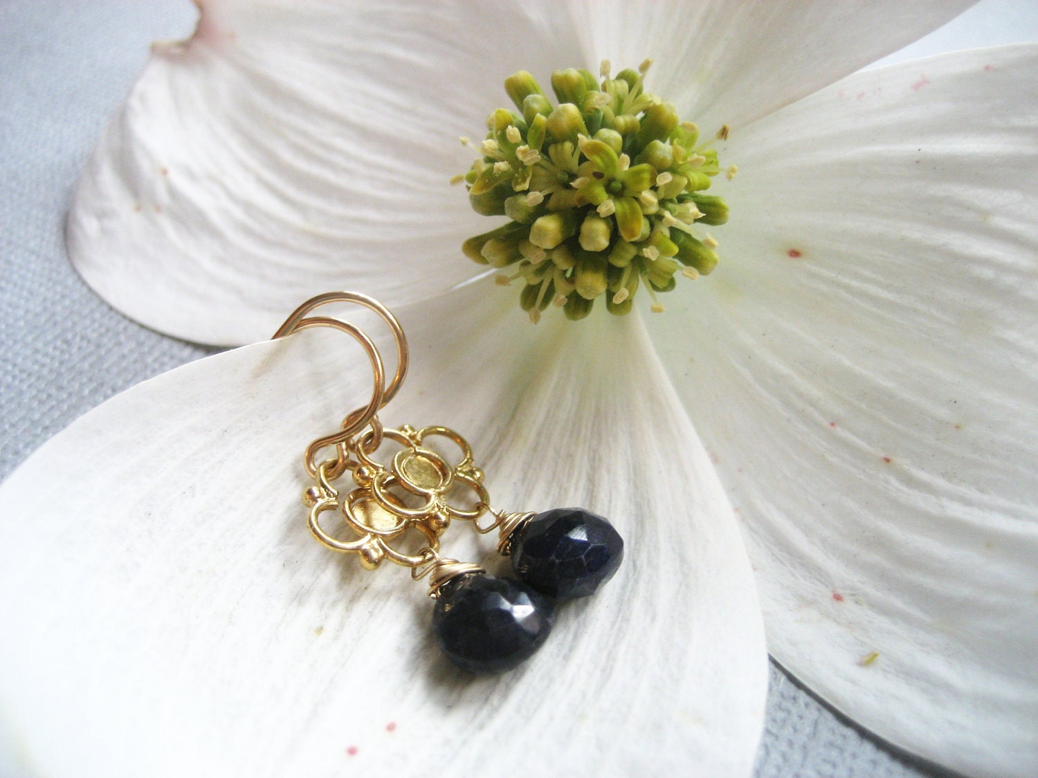 Sapphire flower earrings (D6)