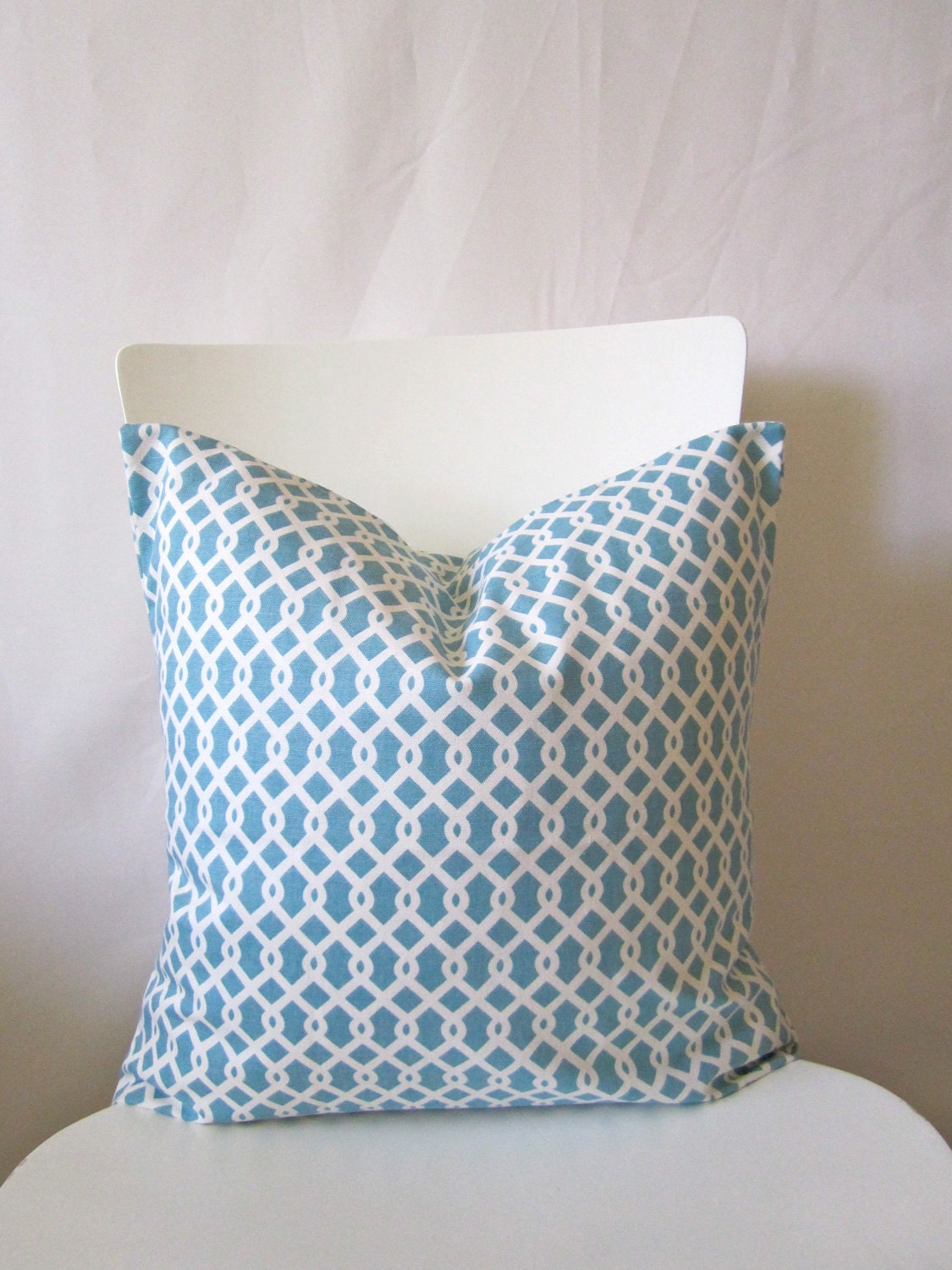 18 inch throw pillow cover, Tiffany's blue, aqua, light teal, color. Loopy pattern, modern print. For indoor use.