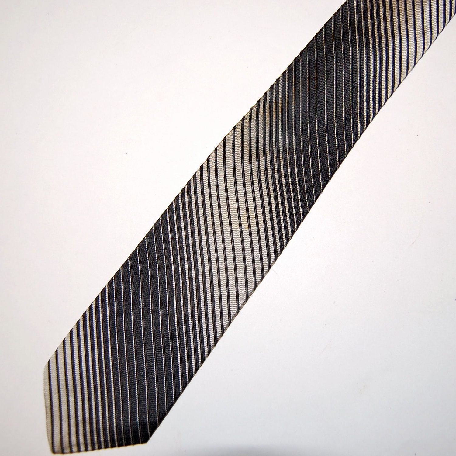 Black & White Diagonal Doppler Stripe Silk Skinny Necktie