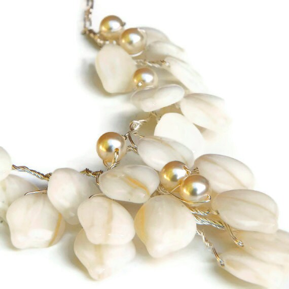 Cream Bridal Necklace, Vintage Inspired Jewelry, Bib Necklace Wedding Jewelry