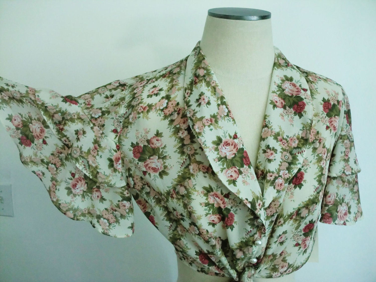 90s Floral Crop Top Brand New / Blouse With Front Tie and Pearl Buttons - Layered Flowing Bell Sleeves