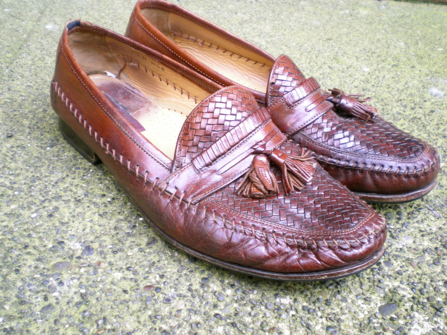 vintage woven loafers with tassels. men's Florsheim leather shoes. size 11.5