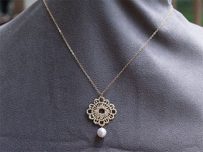 Vintage Style Lace and Pearl Bridesmaid Necklace Set - Swarovski Pearl Necklace on Gold Filled Chain - Set of 4 - Bridesmaids Set