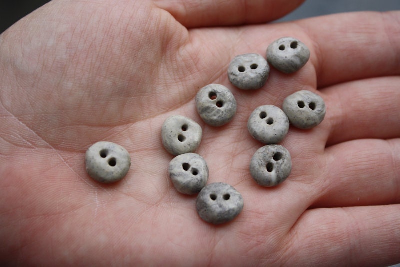 10 imitation pebble buttons - grey ceramic 11mm