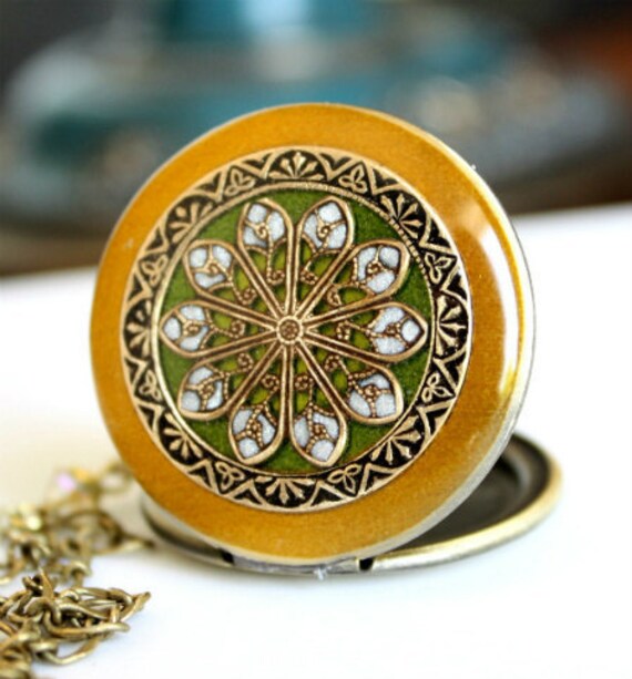 green locket