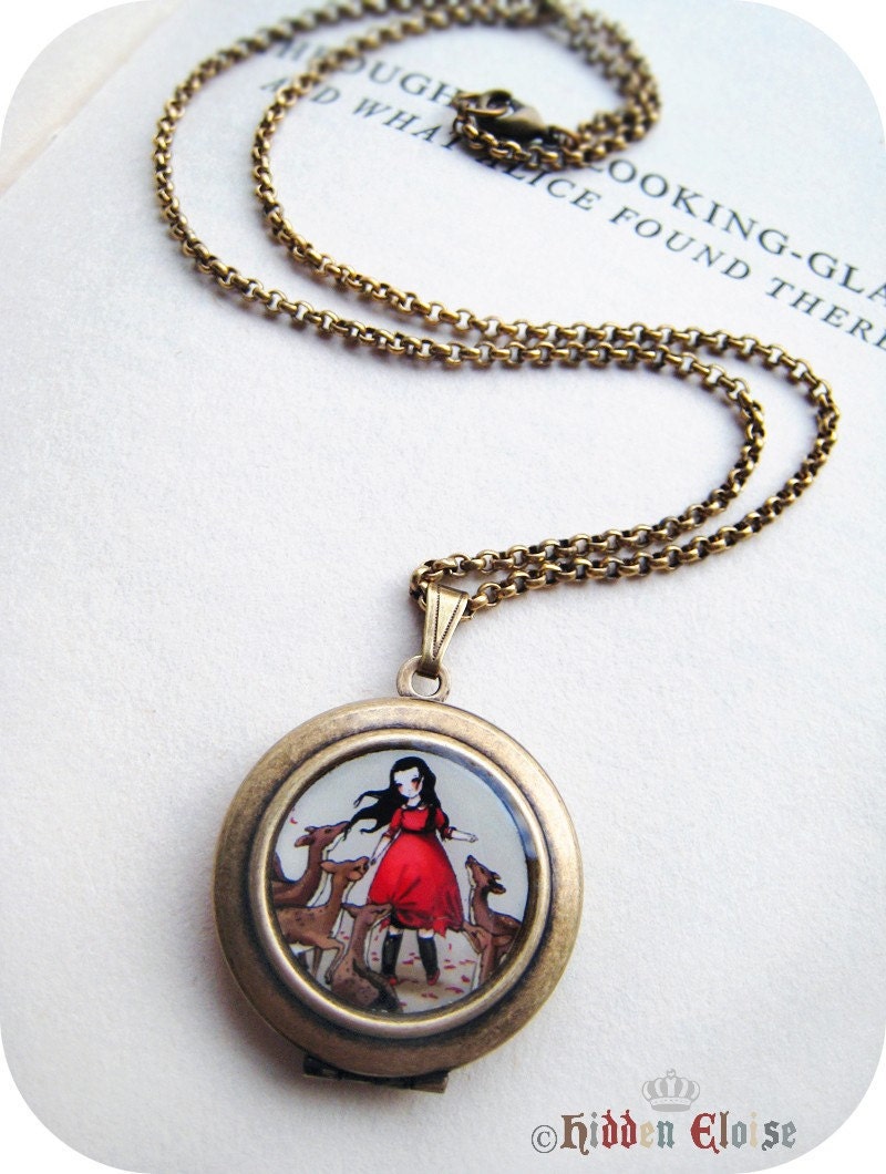 Delicate Round Art Locket -Envy- A05