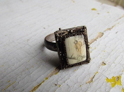 Antique Ivory Ring / Asian Motif Painted Ivory Ring c.1900