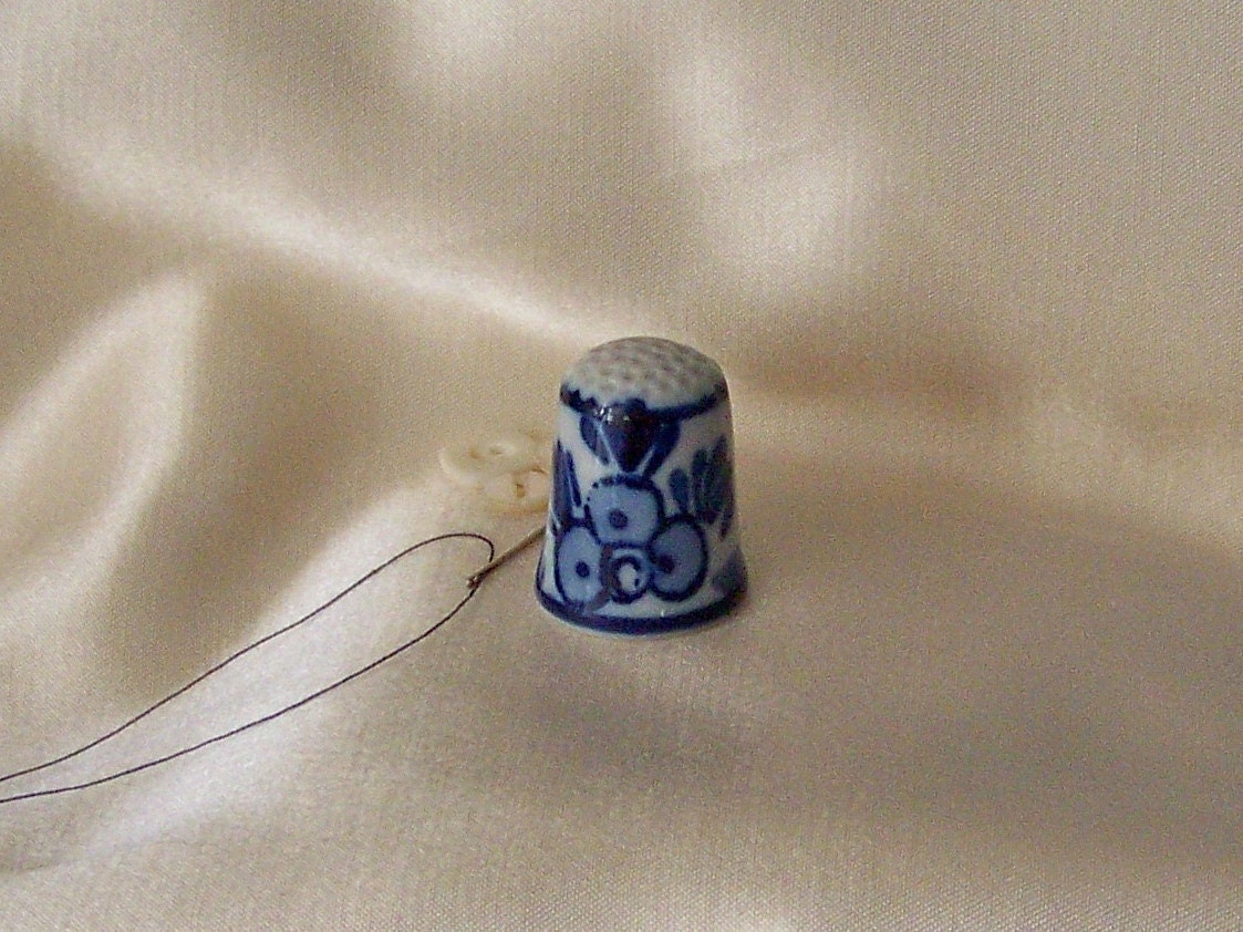 Vintage Hand Painted Thimble