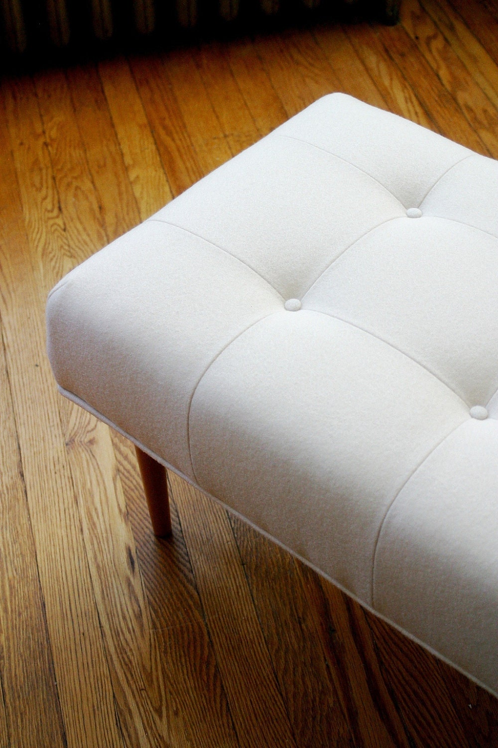 Modern bench in Knoll upholstery (ivory)