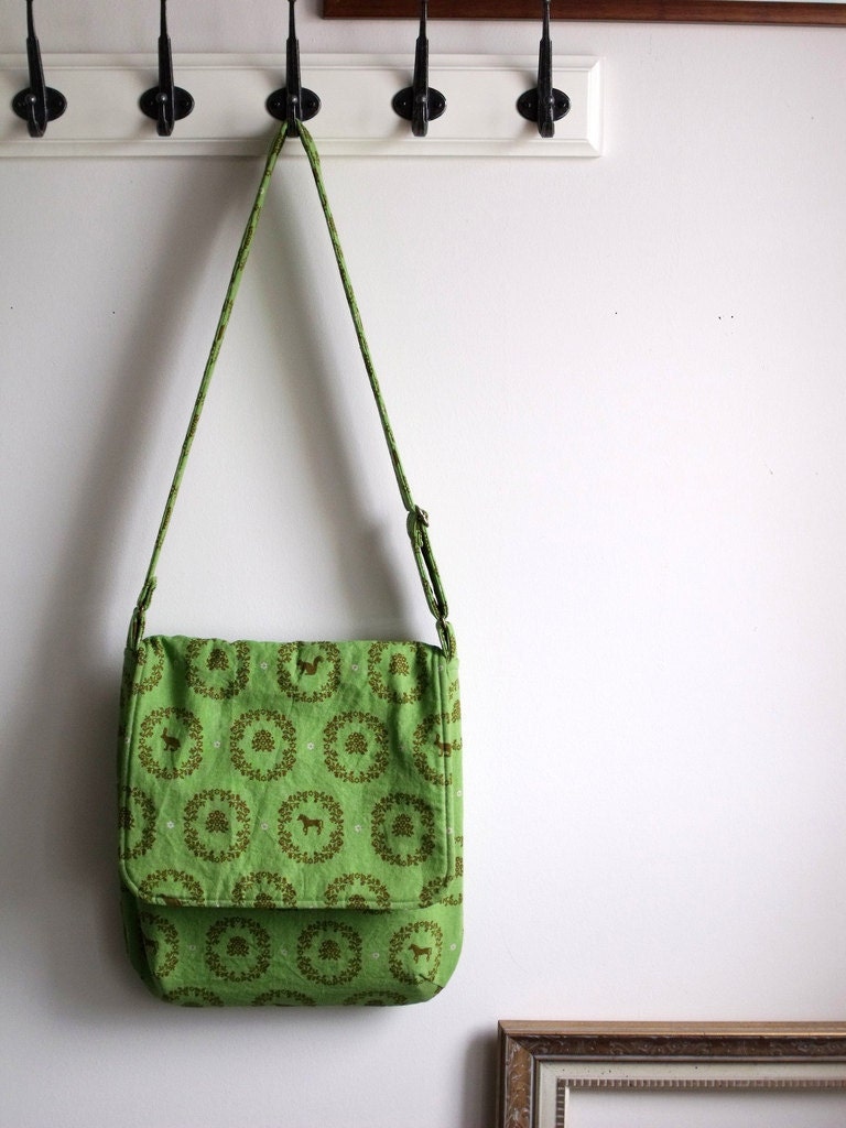 Green messenger bag, cross-shoulder bag: Echino animals and Heather Bailey groovy swirls (The Oxford)