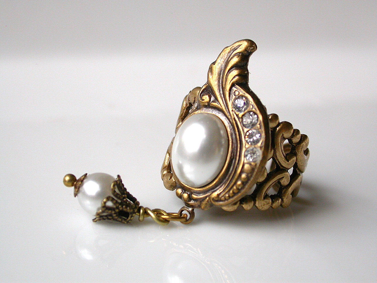 Victorian Pearl Ring - Les Pecheurs de Perles