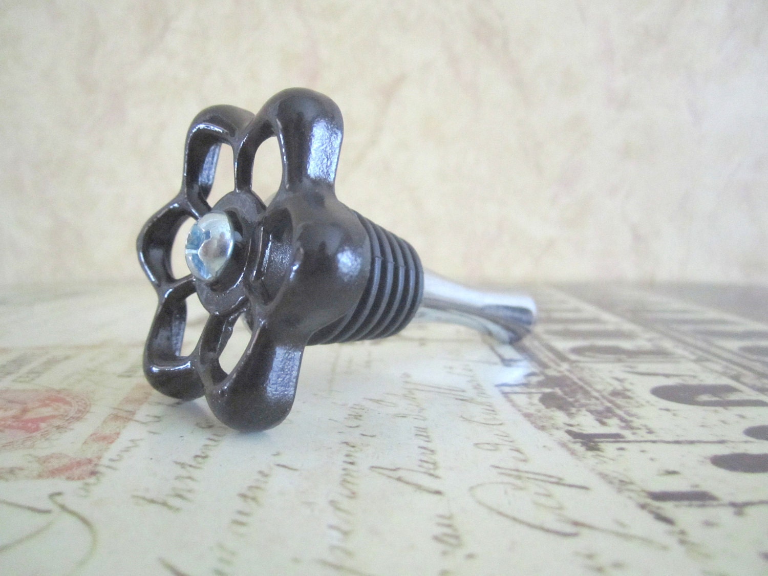 Wine Bottle Stopper - Black Valve Handle Wine Stopper