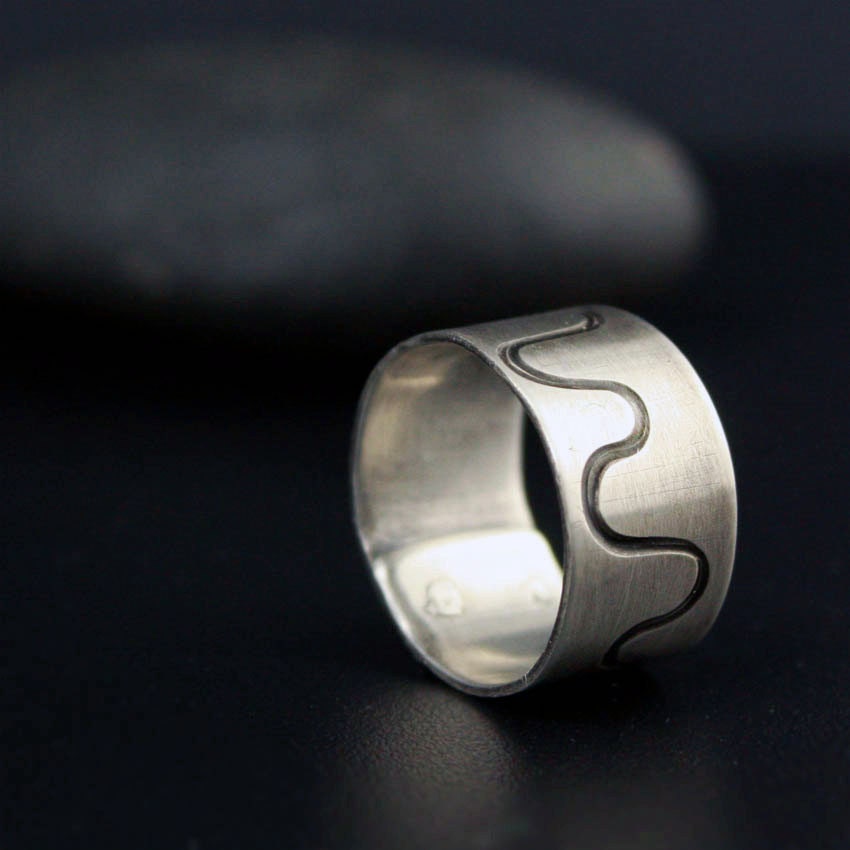 Embossed Silver Band Ring with Rivet Detail - Serpentine