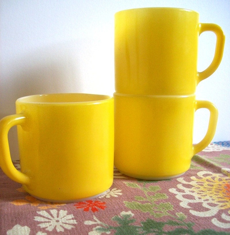 Cheery Yellow Federal Glass Mugs