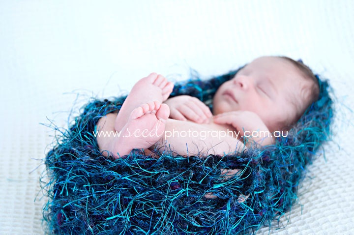 Baby Newborn Cocoon Nest Photography prop cocoon Kids Handmade Knitting Crochet Infants Newborn Photo prop Feathers Blue Nest