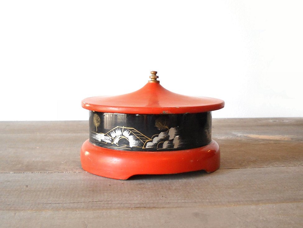 Vintage Asian Powder Box - Lacquered Wood - Black Red - Japan