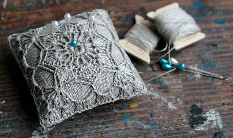Linen pincushion - crochet motif