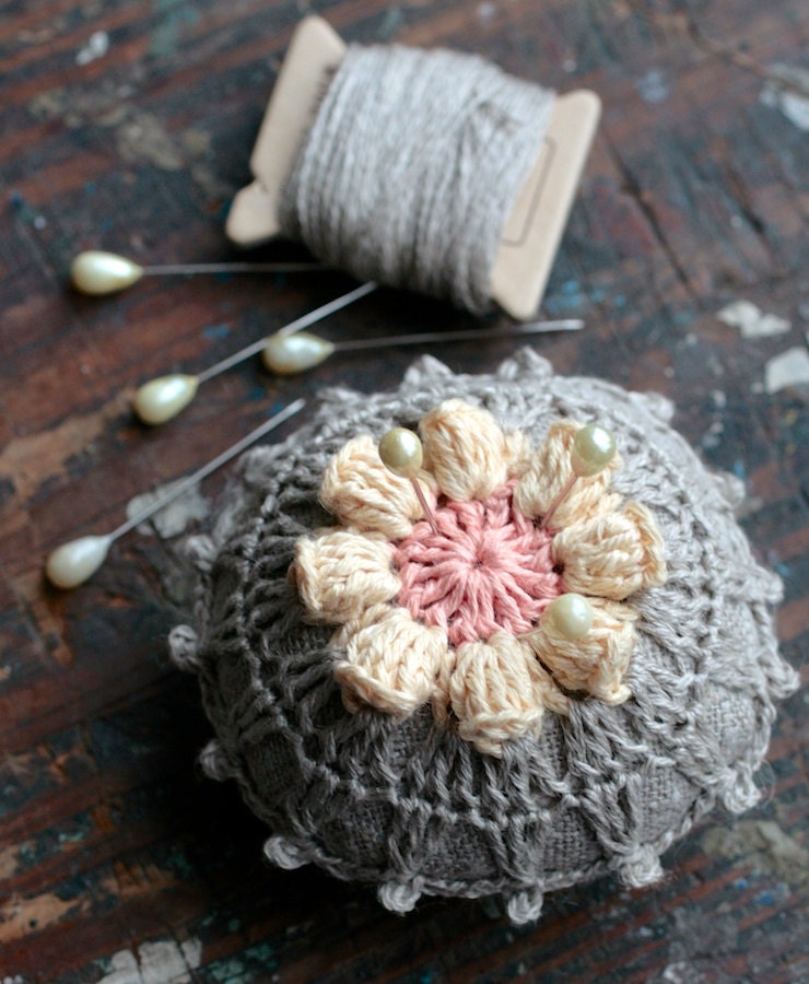 Linen pincushion - crochet motif