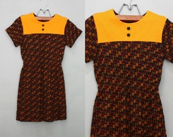 60's sz 6/7 Child's Green and Gold Soft Knit DRESS